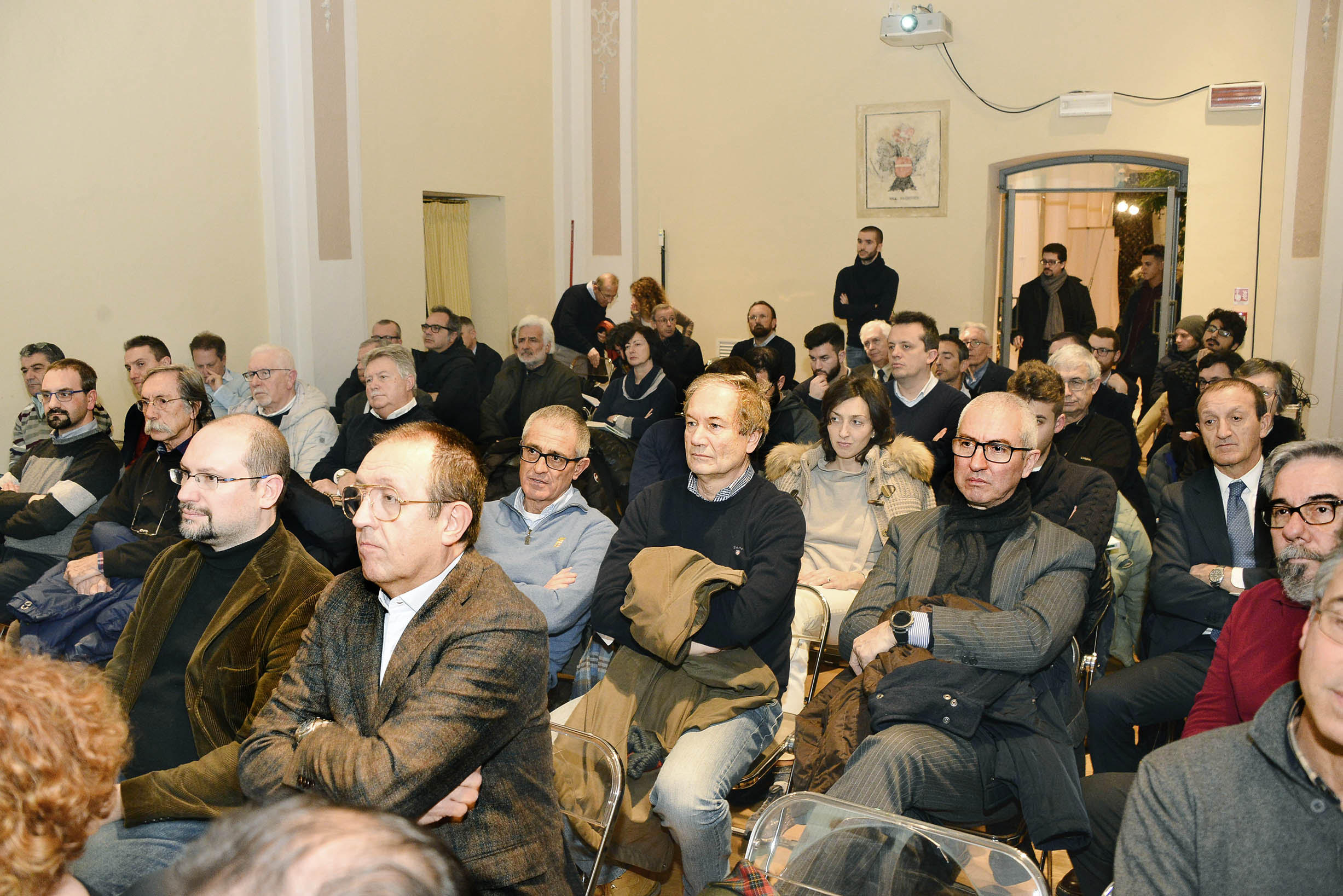 Lodi alla sala Granata della biblioteca; Lodi liberale presenta il libro L'ereditAi?? di gianfranco miglio a cemto anni dalla nascita, illustrato dall'autore Marco Bassani e Bruno Galli nella foto da si De Luigi, Vitale, Bassani,Gallie il presidente Maggi